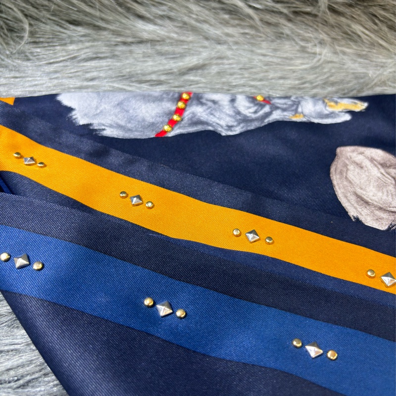 HERMES CARRE LES BASSETS 70 DOG 愛瑪仕 臘腸狗 鉚釘 雙面 方巾絲巾圍巾披巾-9
