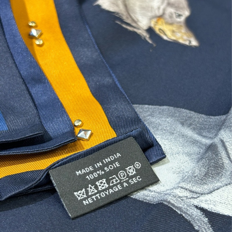 HERMES CARRE LES BASSETS 70 DOG 愛瑪仕 臘腸狗 鉚釘 雙面 方巾絲巾圍巾披巾-10