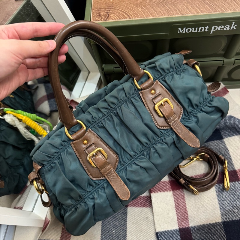 Prada 摺摺孔雀綠色雲朵包💚-2