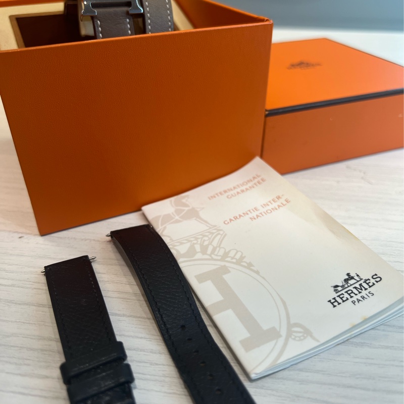 【贈大象灰Double Tour雙圈錶帶】 Hermès Heure H黑面/黑皮帶手錶21mm-10