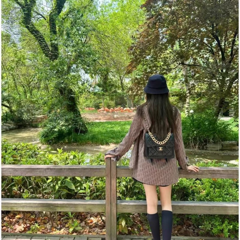 Chanel 23S 黑金牛皮翻蓋後背包書包,最新芯片款 全新配件塵袋盒子-2