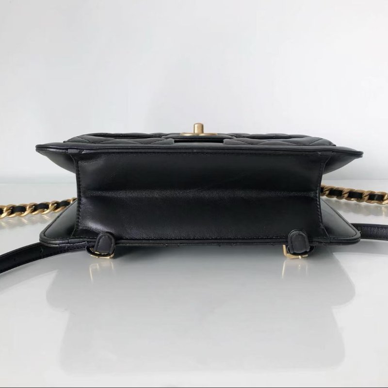 Chanel 23S 黑金牛皮翻蓋後背包書包,最新芯片款 全新配件塵袋盒子-7