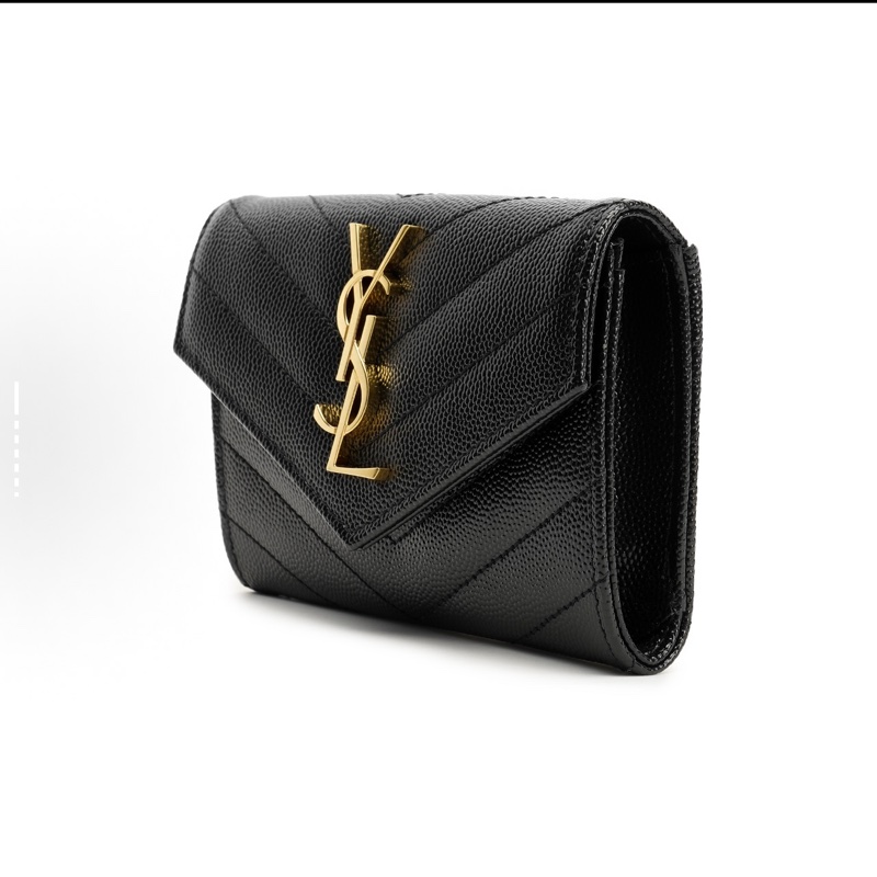 SAINT LAURENT聖羅蘭 YSL CASSANDRE 金色調五金Logo絎縫面縫線跡短款翻蓋 顆粒紋理壓花牛皮革 錢包-2