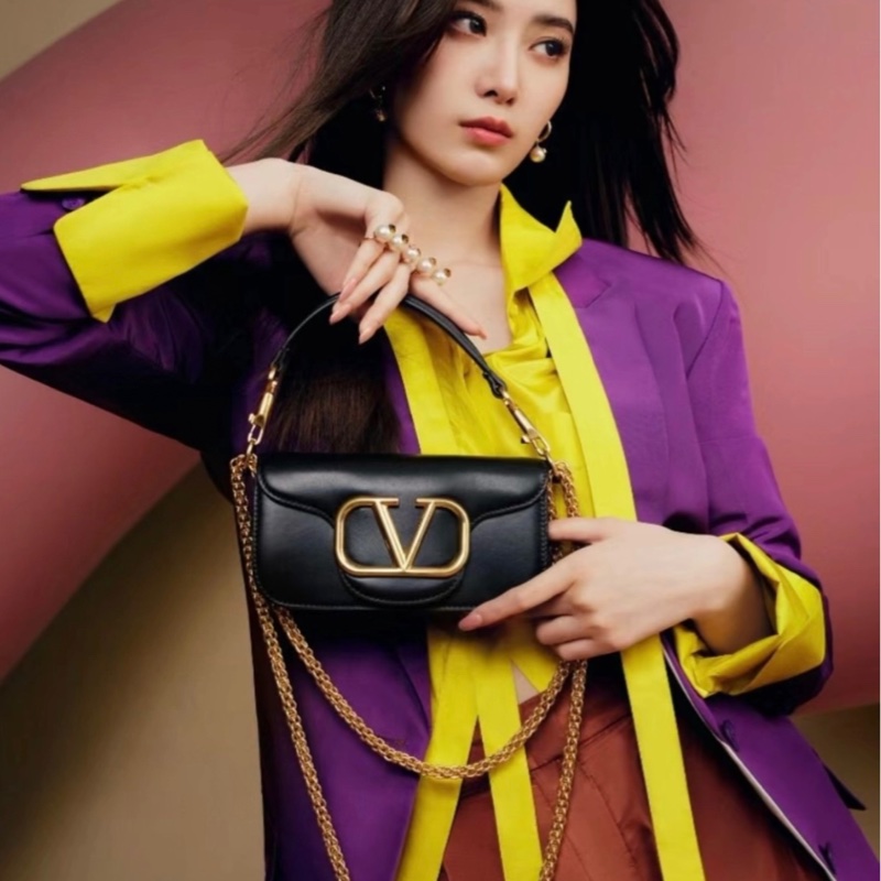 Valentino華倫天奴 Locò 金色VLogo可拆卸滑動式鏈條 小牛皮 法棍包 斜挎包 超迷你-1
