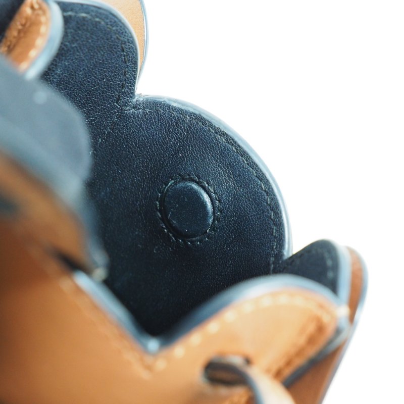 Loewe 大象手機單肩包-13