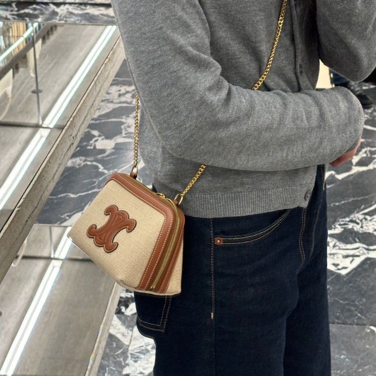 🛫早秋當季新品🛬Celine Cuir Triomphe 凱門帆布小牛皮金鍊迷你包-6