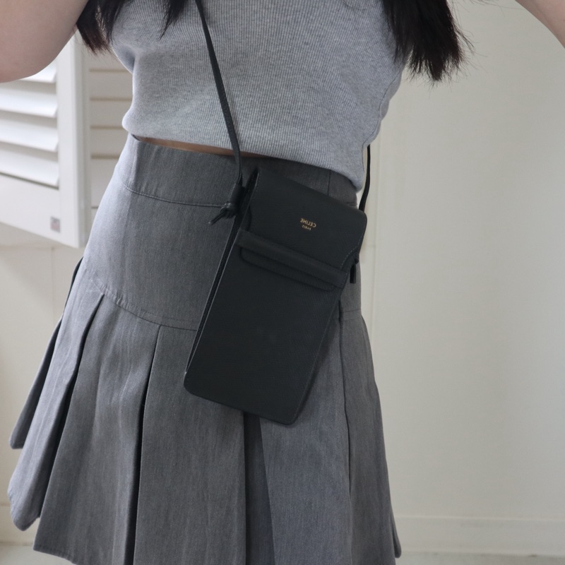CELINE 深灰色粒紋皮革手機包-0