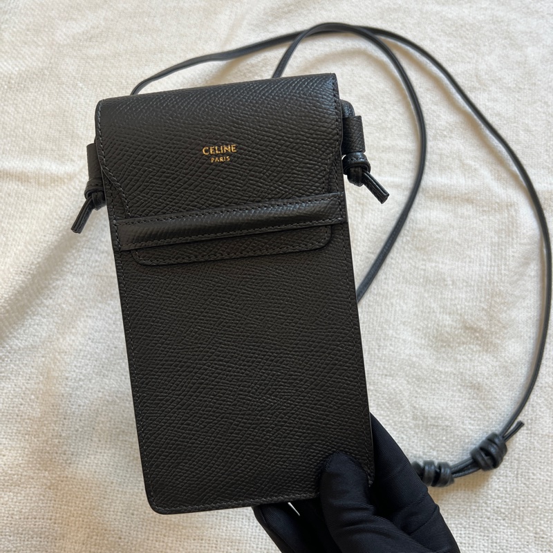 CELINE 深灰色粒紋皮革手機包-4