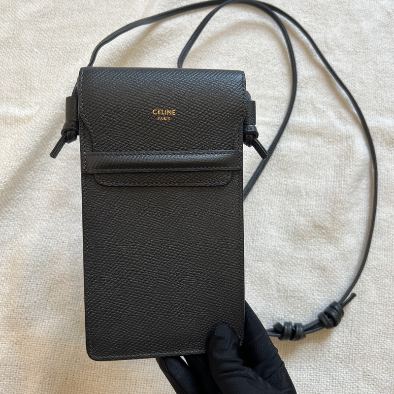 CELINE 深灰色粒紋皮革手機包-5
