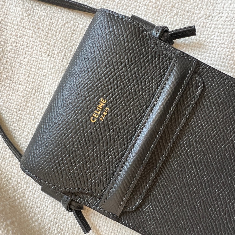 CELINE 深灰色粒紋皮革手機包-7