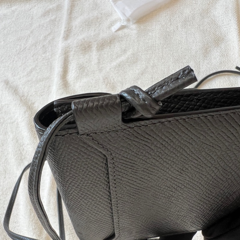 CELINE 深灰色粒紋皮革手機包-9