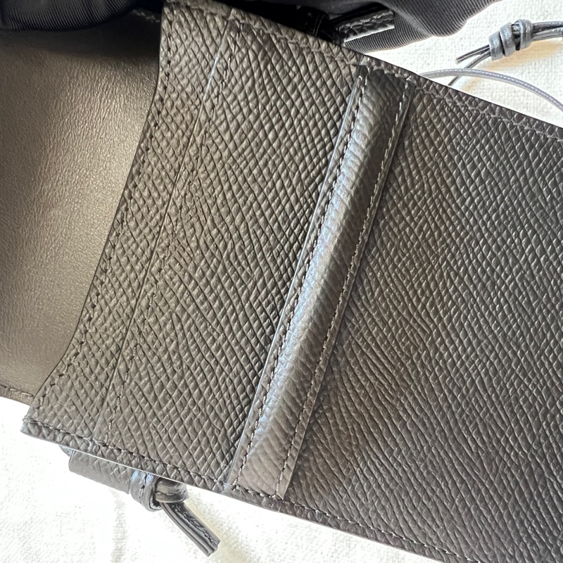 CELINE 深灰色粒紋皮革手機包-17