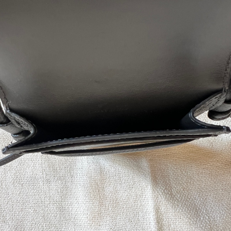 CELINE 深灰色粒紋皮革手機包-18