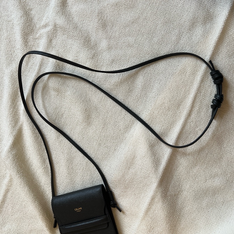 CELINE 深灰色粒紋皮革手機包-27