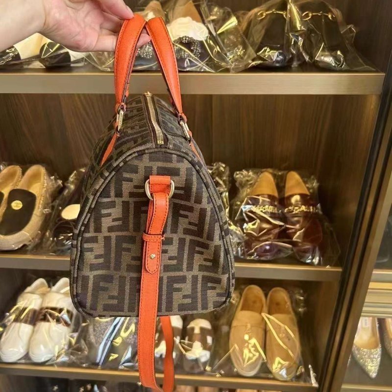 Fendi 老花枕頭包 尺寸约26x20 原價4萬5左右-2