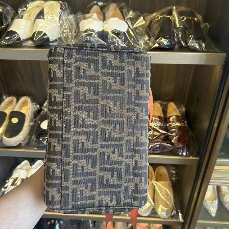 Fendi 老花枕頭包 尺寸约26x20 原價4萬5左右-3