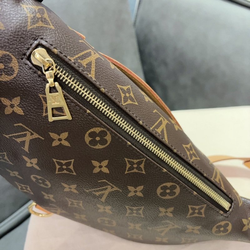 Louis Vuitton 老花Bumbag 很新 尺寸37*14*13cm-2