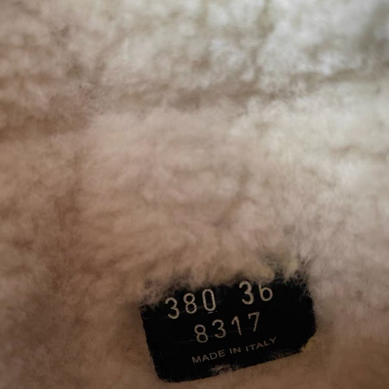 Prada 秋冬款 羊羔毛厚底靴 全新僅試穿 36號 鞋子偏小 適合35號的穿 厚底大概6cm-5