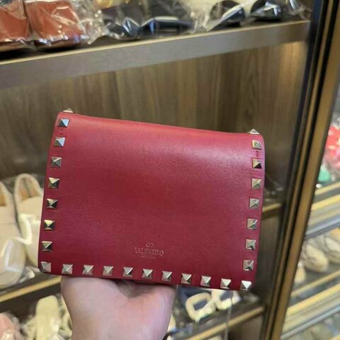 Valentino 鍊條單肩包有磨損