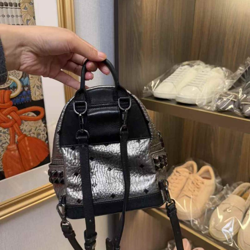 MCM 小號 後背包 很新-1