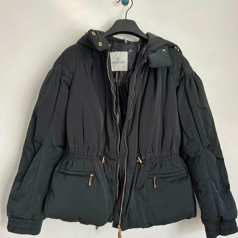 Moncler 黑色收腰羽絨外套 2碼 胸圍68 衣長63