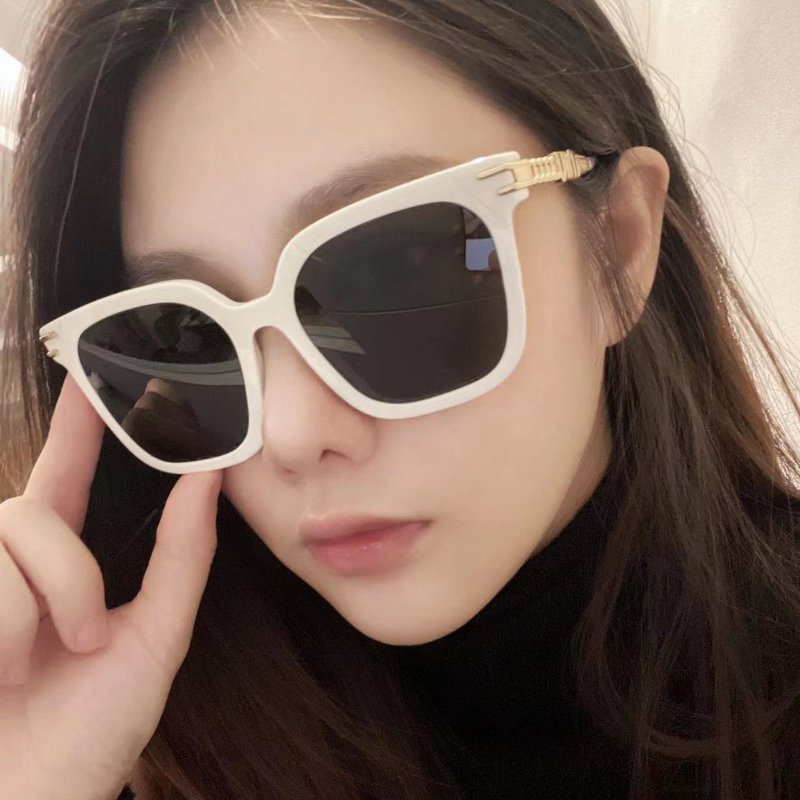 全新Miu Miu 白金鏤空鏈條logo方框太陽眼鏡—mu13ws/1425s0-1