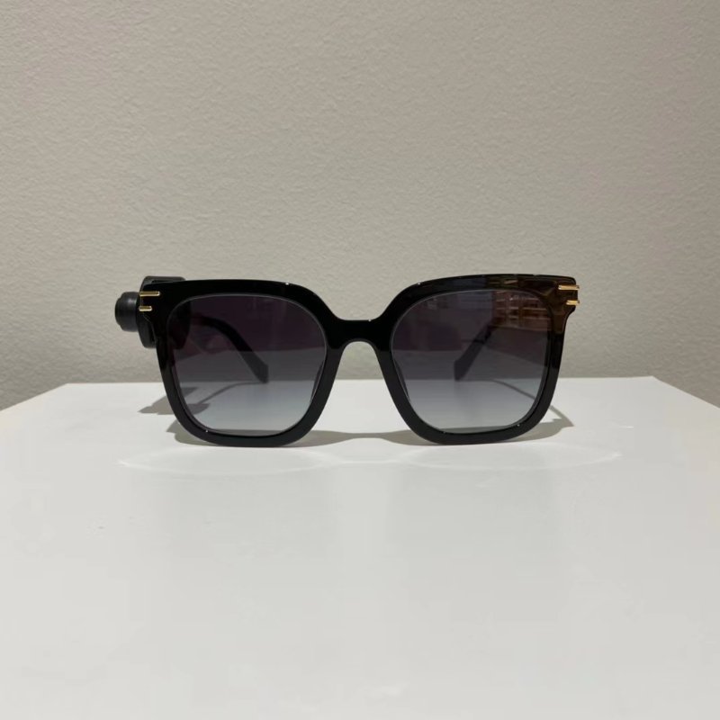 全新Miu Miu 白金鏤空鏈條logo方框太陽眼鏡—mu13ws/1425s0-7