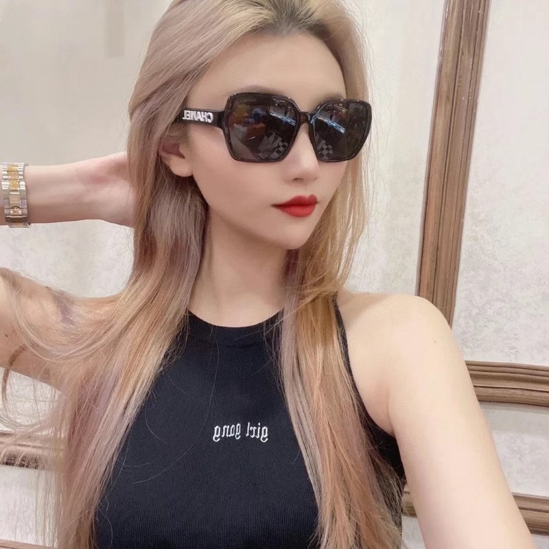 Chanel 稀有熊貓配色 黑框白字母太陽眼鏡 全新全配-0