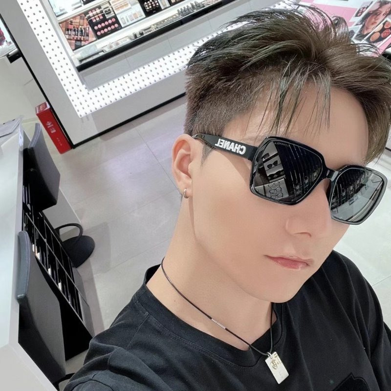 Chanel 稀有熊貓配色 黑框白字母太陽眼鏡 全新全配-1