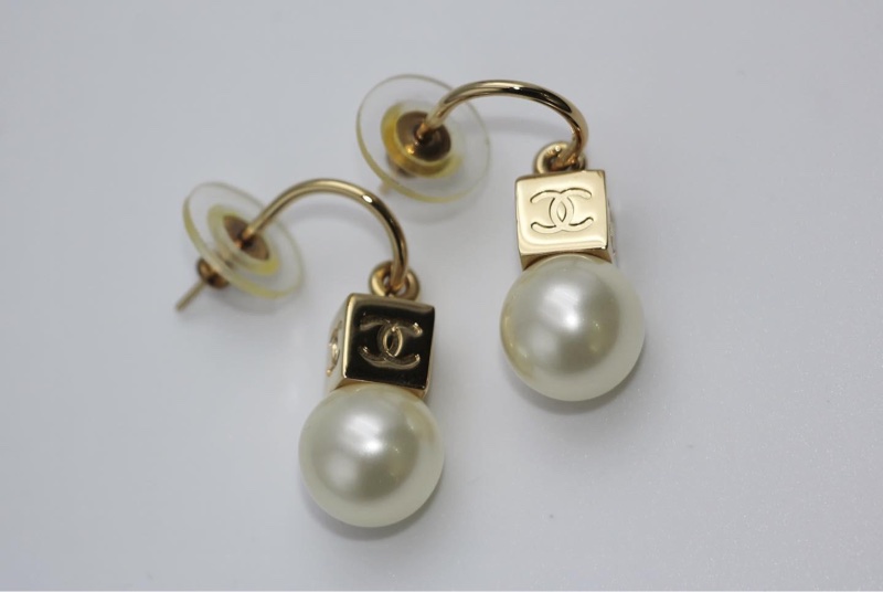 Chanel Vintage 02仿珍珠金色四方cc垂墜式耳針-3