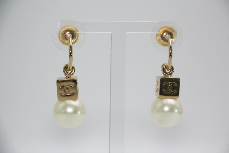 Chanel Vintage 02仿珍珠金色四方cc垂墜式耳針-5