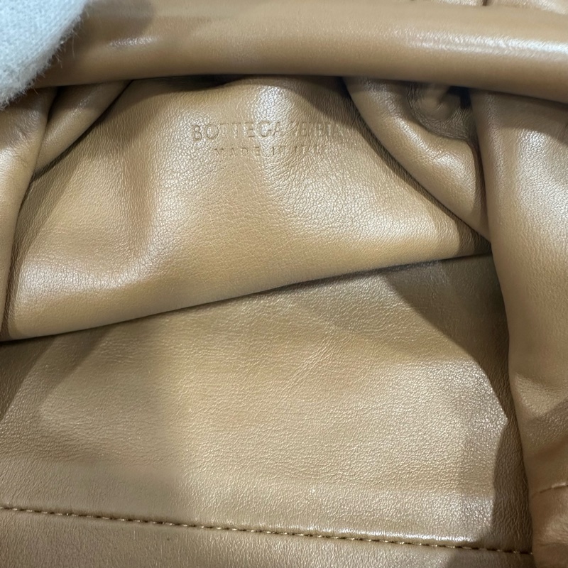 bv 焦糖色羊皮 雲朵包 斜背包-16