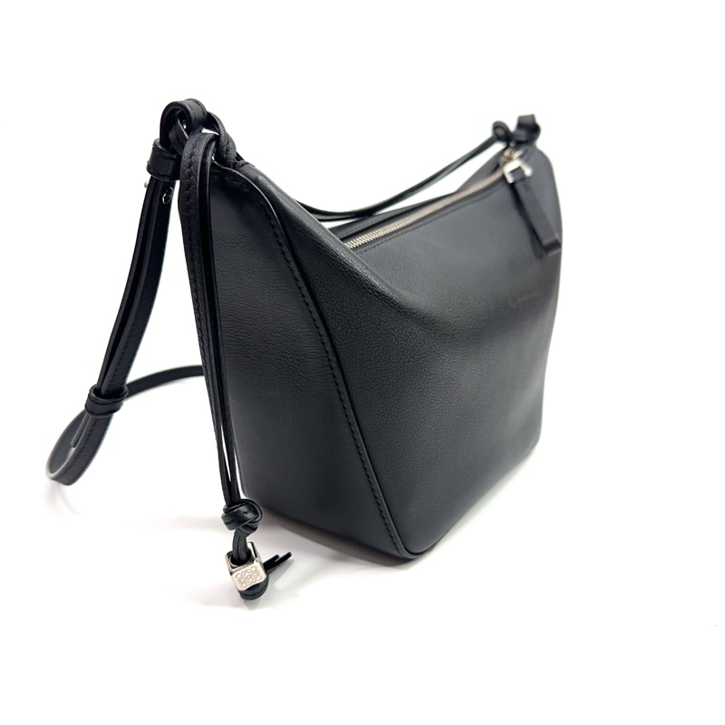 Loewe 黑牛皮銀釦Mini Hammock hobo斜背包-2