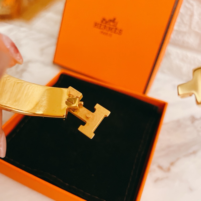 激甜熱銷款黑金配色✨愛馬仕 Hermès Clic H 珐琅手環 黑x金-17