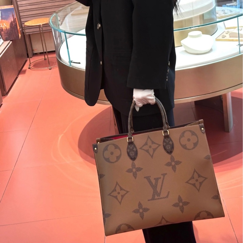 (全新全配💝 晶片款) LV M45320 OnTheGo GM 最新晶片款 托特包-22