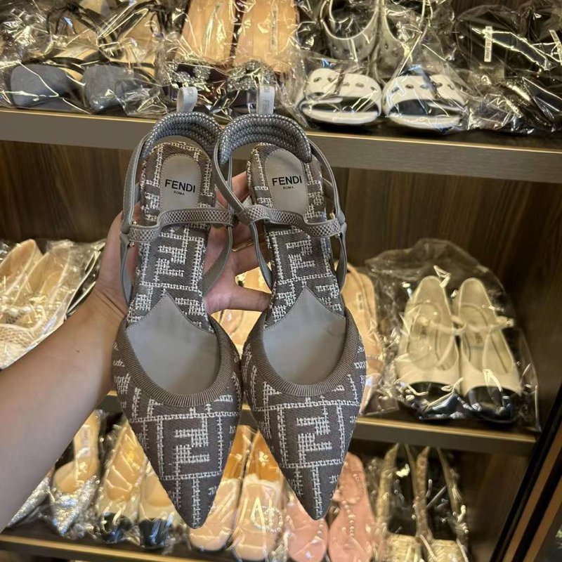 Fendi 24ss新款老花低跟鞋 37號 只穿一次非常新 原價3萬多-2