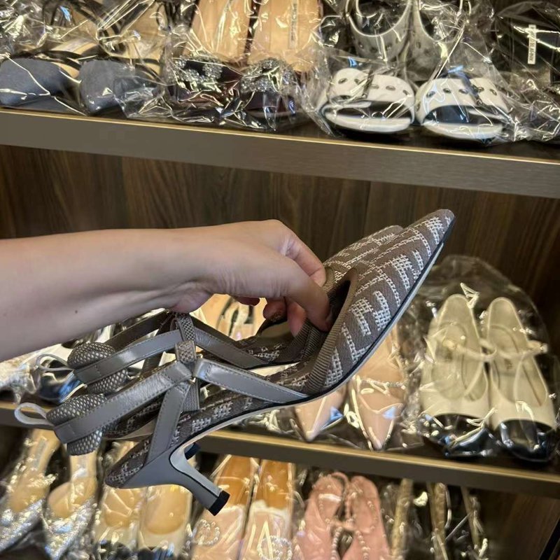 Fendi 24ss新款老花低跟鞋 37號 只穿一次非常新 原價3萬多-3