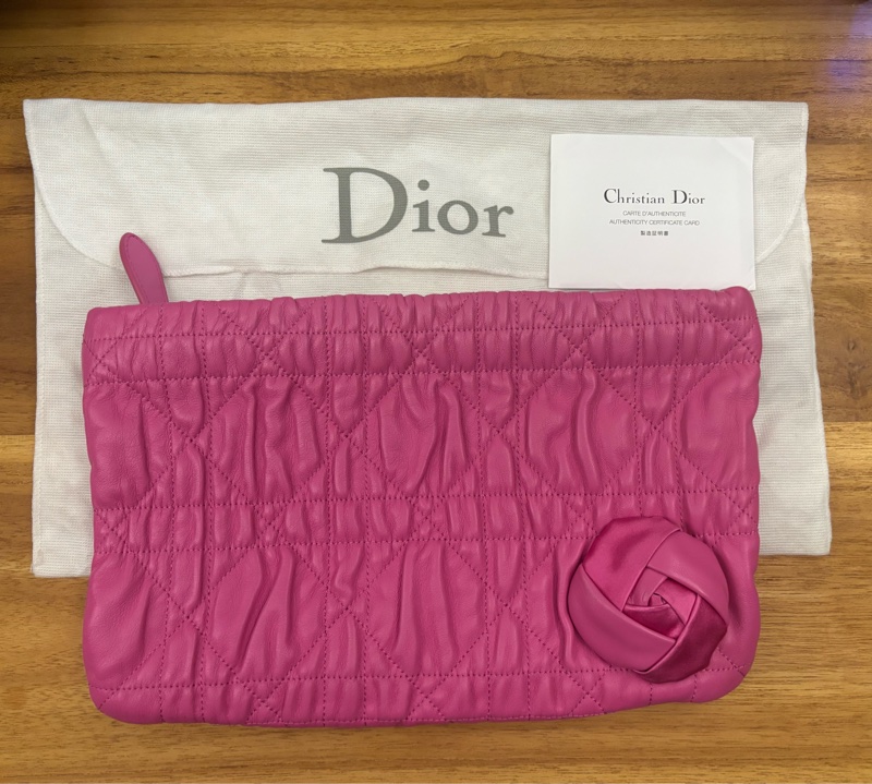 Dior玫瑰色小羊皮手拿包-0