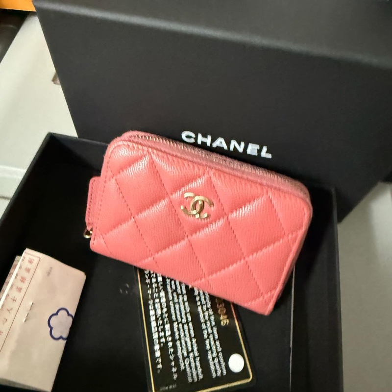 CHANEL 香奈兒經典荔枝皮拉鍊零錢包|珊瑚粉-2