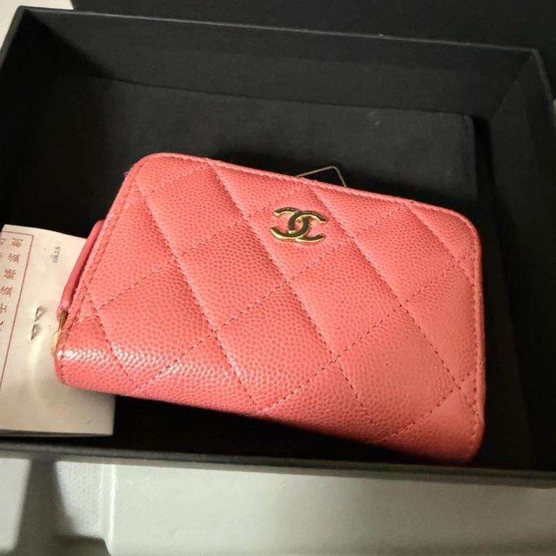 CHANEL 香奈兒經典荔枝皮拉鍊零錢包|珊瑚粉-3