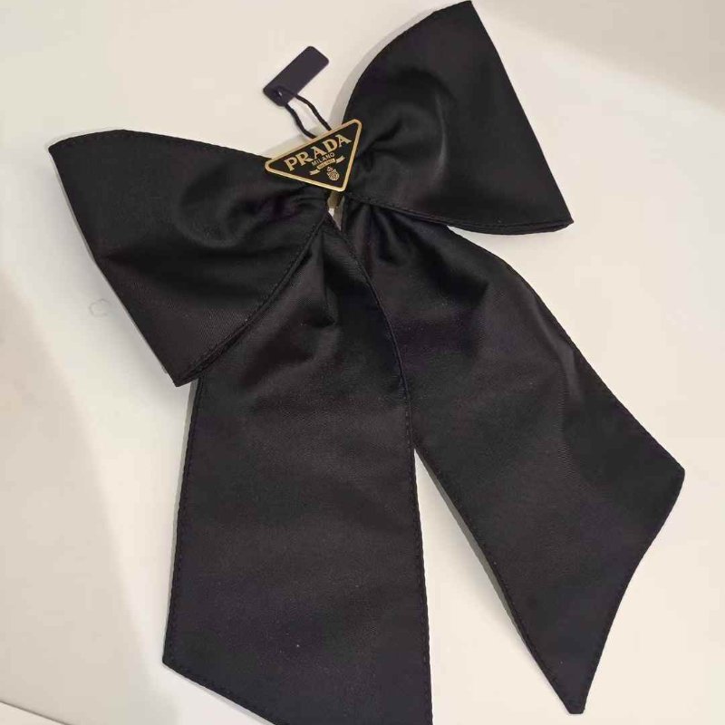 Prada 黑色大蝴蝶結 三角標鐵牌髮夾 全新-2