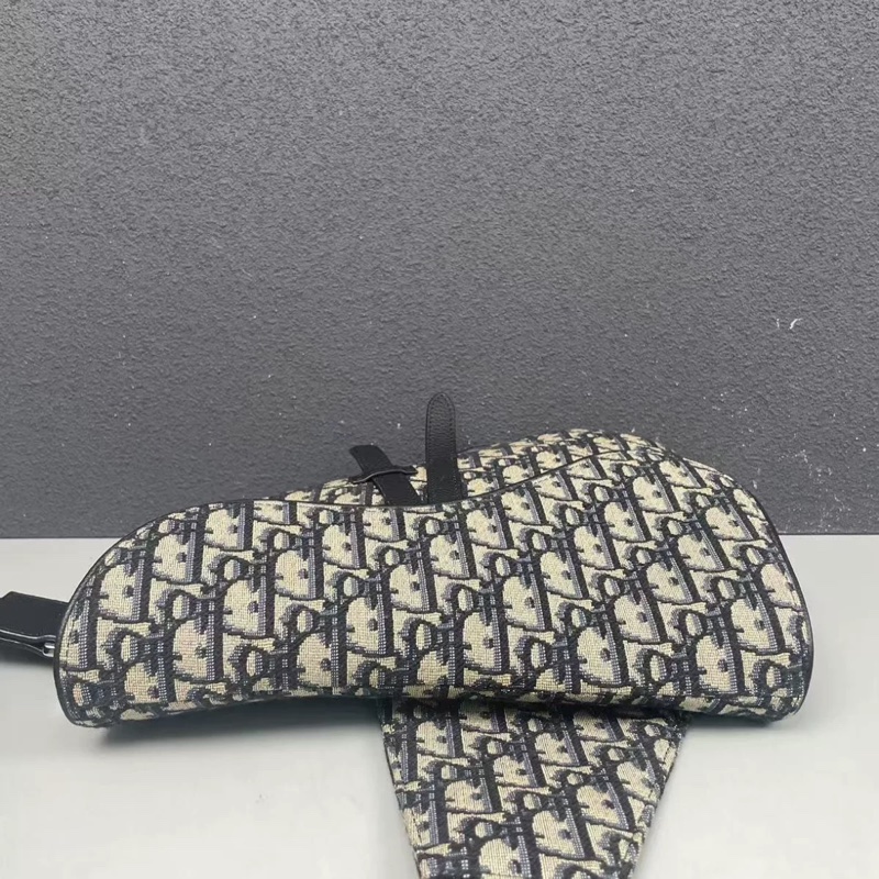 🈶購證Dior saddle新款馬鞍包 99新閒置🉑送禮 櫃上在售12.5萬-17