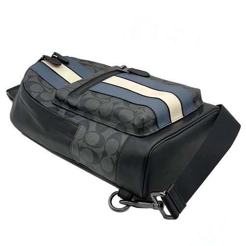 【全新】COACH 新款C LOGO前拉鏈男款單肩胸前斜背包(直紋黑灰)-3