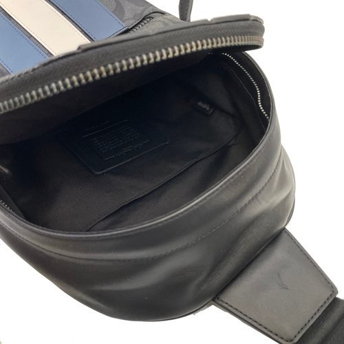 【全新】COACH 新款C LOGO前拉鏈男款單肩胸前斜背包(直紋黑灰)-4