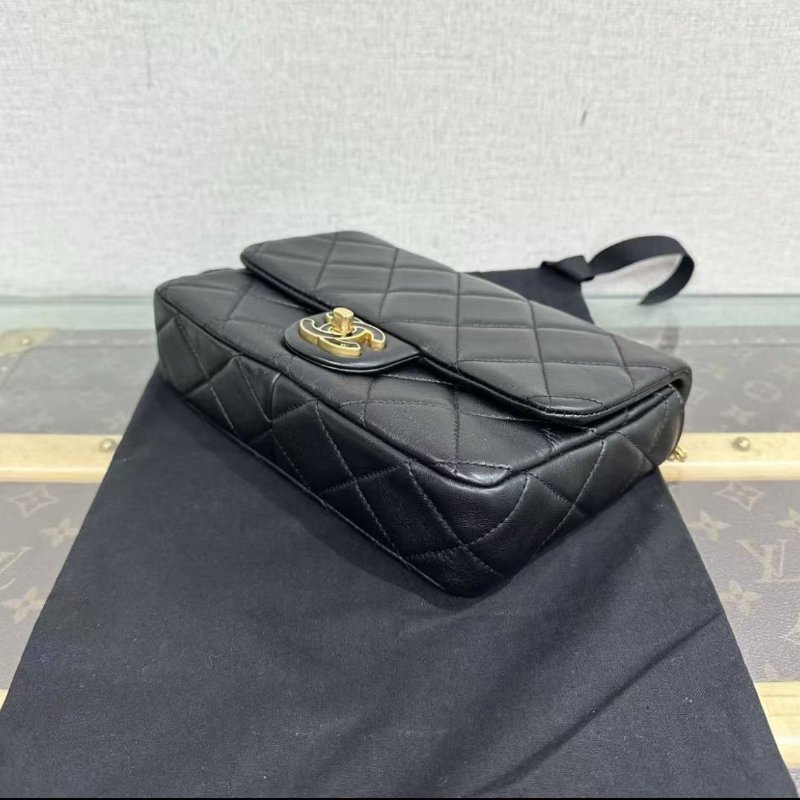 CHANEL 黑金琺瑯扣方胖子斜背包 21*14*5 98新配件塵袋-1