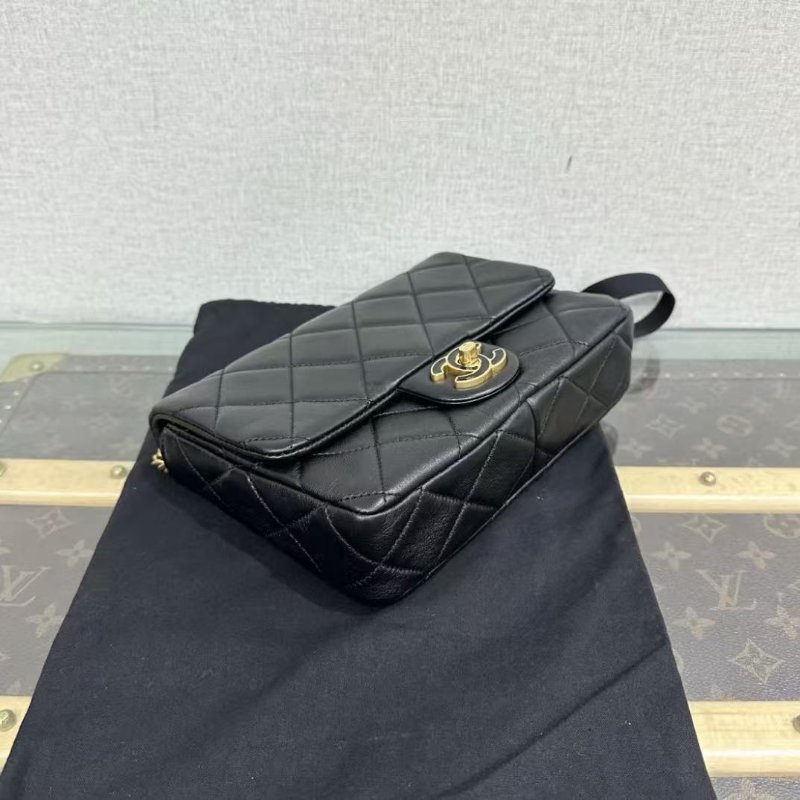 CHANEL 黑金琺瑯扣方胖子斜背包 21*14*5 98新配件塵袋-3