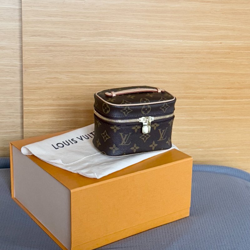 全新 LV M44936 Nice Nano 小化妝包-0