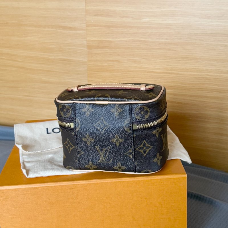 全新 LV M44936 Nice Nano 小化妝包-1