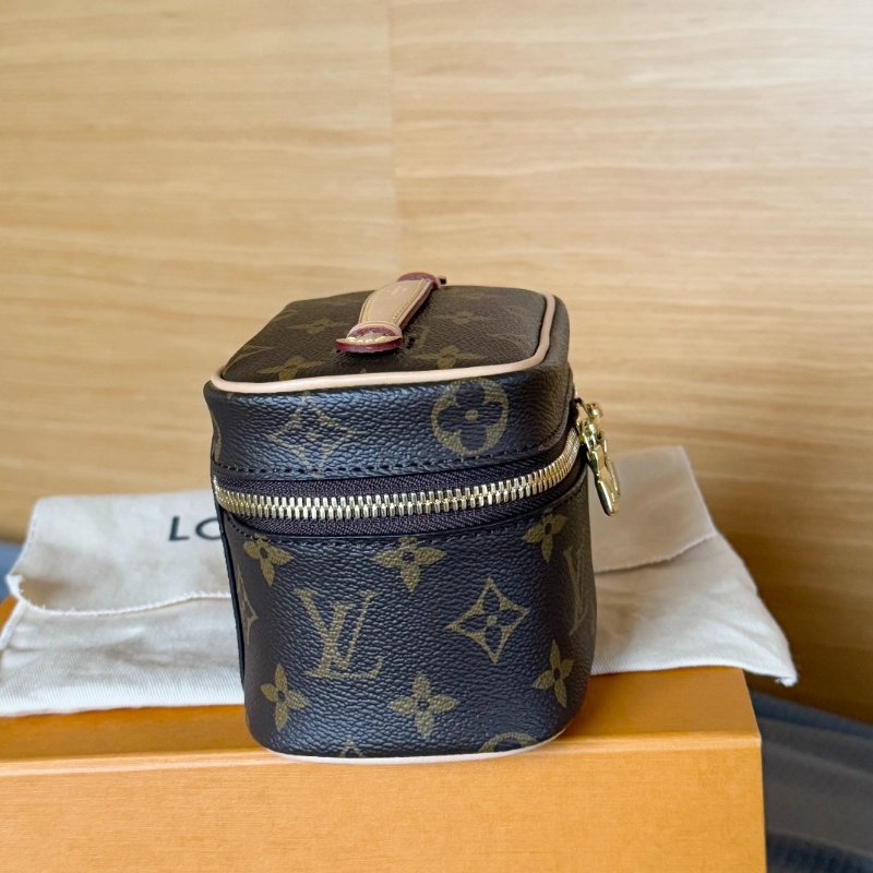 全新 LV M44936 Nice Nano 小化妝包-3