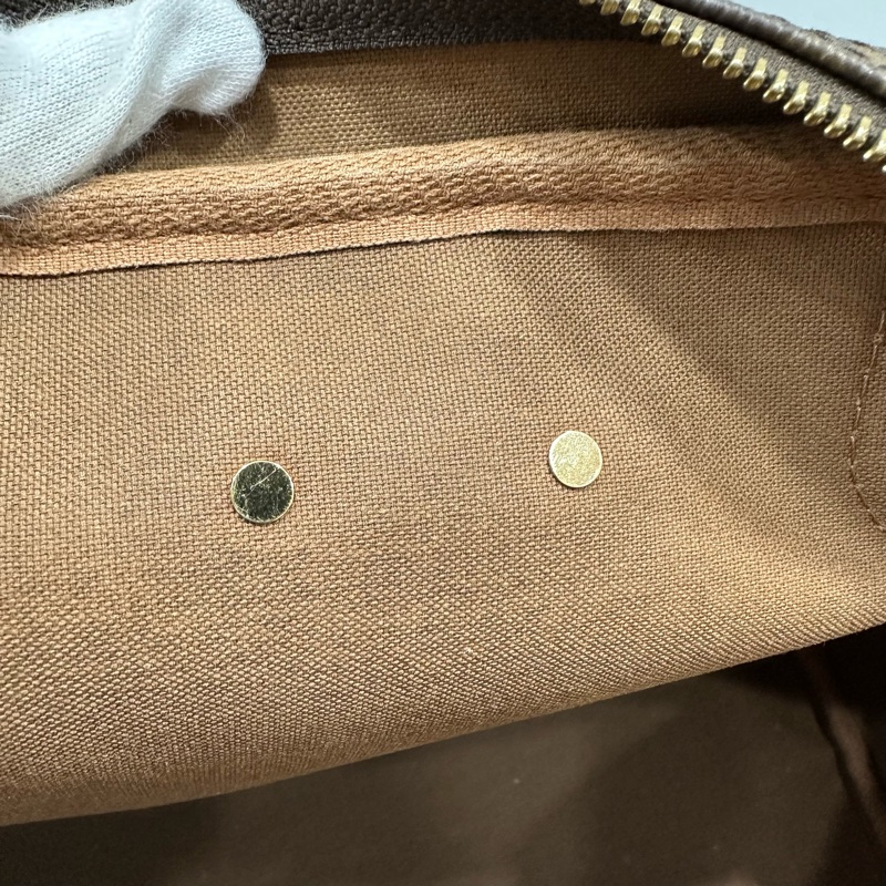 LV m95566 老花金牌金釦肩背包 保齡球包-29